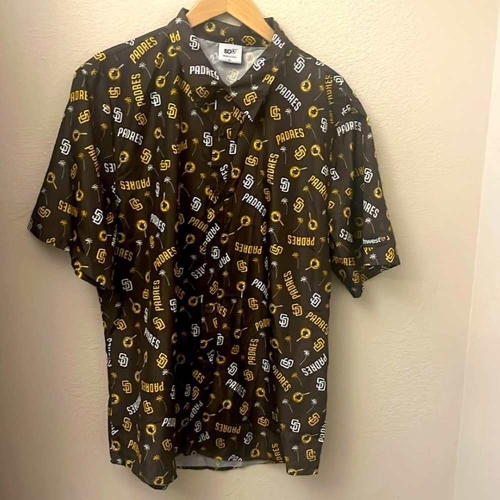 Men’s XL Padres button up short sleeve